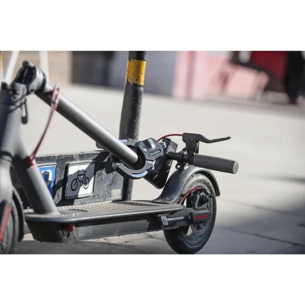 master-lock-street-cuff-with-key-short-8200eurdpro