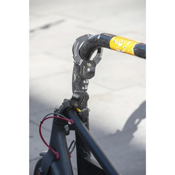 master-lock-street-cuff-with-key-short-8200eurdpro