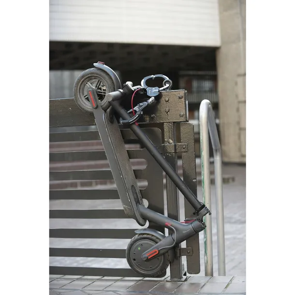 master-lock-street-cuff-with-key-short-8200eurdpro