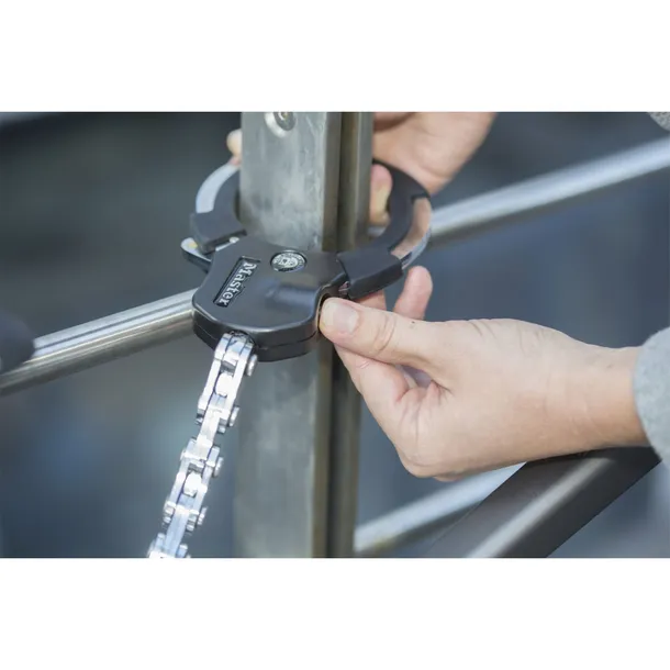master-lock-street-cuff-with-key-long-8290eurdpro