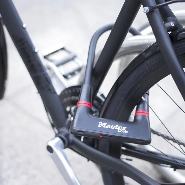 master-lock-u-lock-steel-with-mount-8279eurdpro