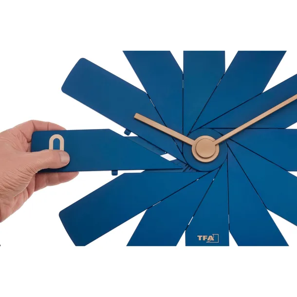 tfa-clock-in-the-box-niebieski-zegar-scienny