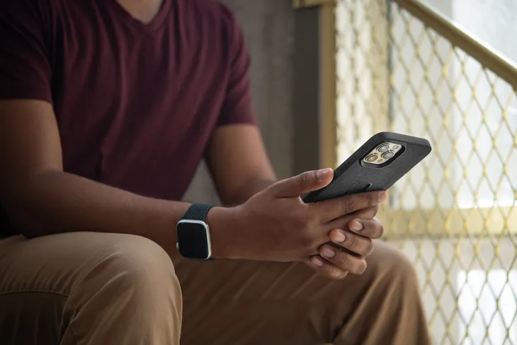 peak-design-mobile-etui-everyday-case-loop-iphone-14-pro-max-grafitowe