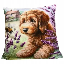 dekoracyjna-poszewka-45x45-cm-pies-labradoodle-na-lace-z-osa-wsrod-lawendy