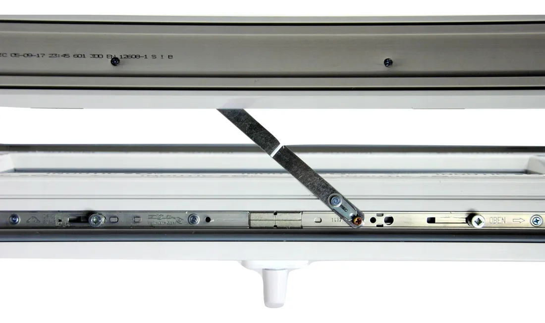 okno-pcv-700-x-400-uchylne-biale