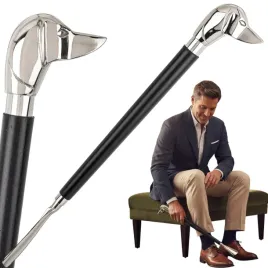 dluga-lyzka-do-butow-obuwia-metalowa-srebrna-czarna-pies-elegancka-47-cm