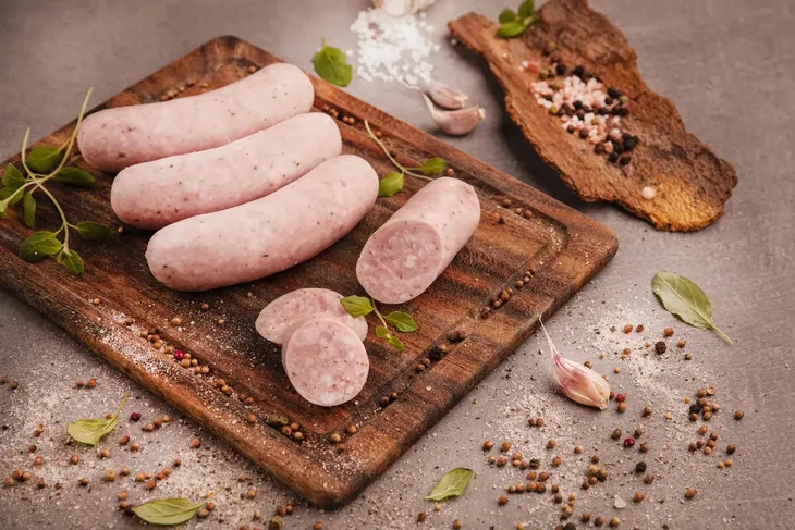 kielbasa-biala-parzona-500g-karol-glowny-skladnik-wieprzowina-marka-bez-marki