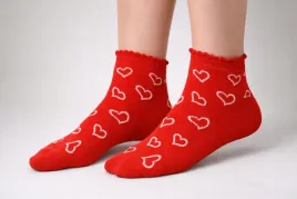 bawelniane-skarpety-damskie-serduszka-prezent-na-walentynki-czerwony-35-38