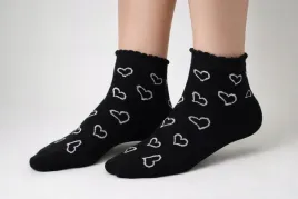 bawelniane-skarpety-damskie-w-serduszka-prezent-na-walentynki-czarne-39-41