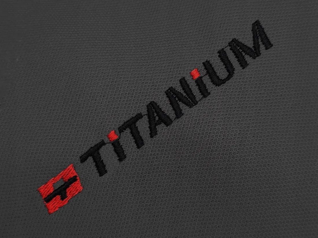 pokrowce-titanium-gratis-do-toyota-auris-stan-nowy