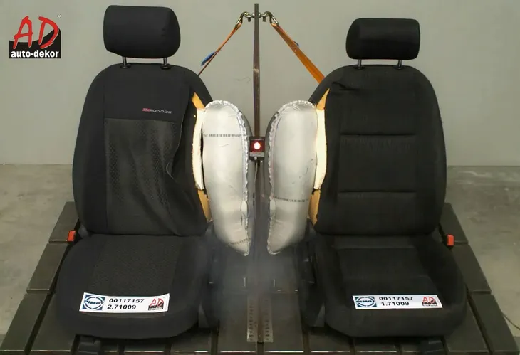 pokrowce-elegance-unp4-do-citroen-berlingo-cechy-dodatkowe-szwy-otwory-na-poduszki-powietrzne-dostep-do-podlokietnika