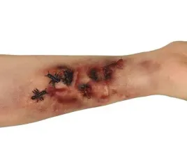 sztuczna-rana-mrowki-skaleczenie-halloween