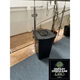 kosz-do-segregacji-50l-czarny-odpady-z-naklejka