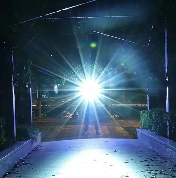 zd83-latarka-czolowa-led-material-tworzywo-sztuczne