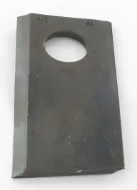 nozyk-kosiarki-rotacyjnej-lewy-105x48x4-mm-owalny-otwor-23-0x20-5-mm-pasuje