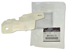 mitsubishi-grandis-04-09-mocowanie-zderzaka-przod