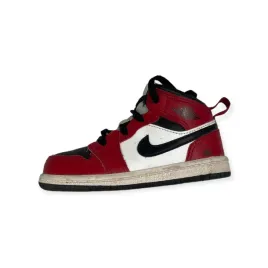 buty-sportowe-dla-chlopca-sznurowane-nike-235