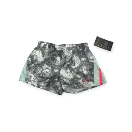 krotkie-spodenki-dziewczynka-nike-6-7l