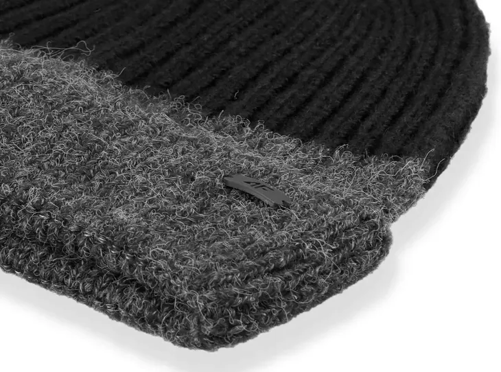 4f-ciepla-meska-czapka-czarna-rodzaj-beanie