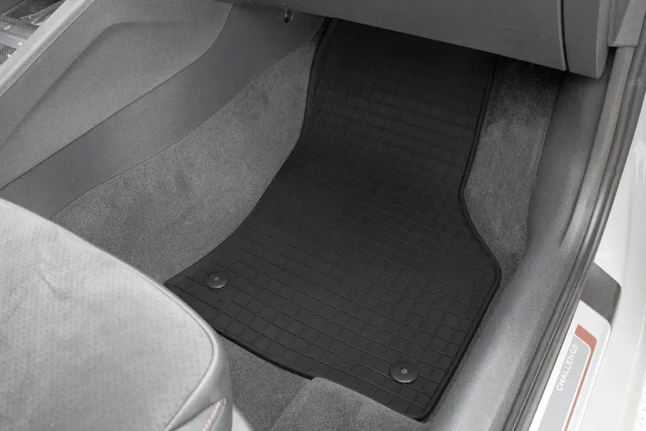 dywaniki-gumowe-do-bmw-3-e90-e91-2004-2011-stan-nowy-numer-katalogowy-producenta-150304
