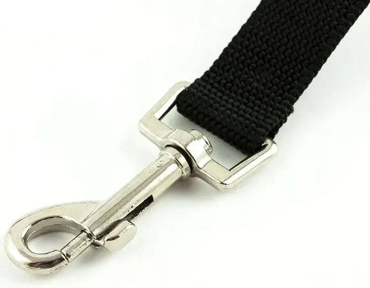 smycz-samochodowa-dla-psa-maksymalna-dlugosc-smyczy-0-7-m