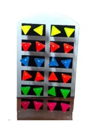 kolczyki-na-stojaku-12-par-trojkat-mig5245