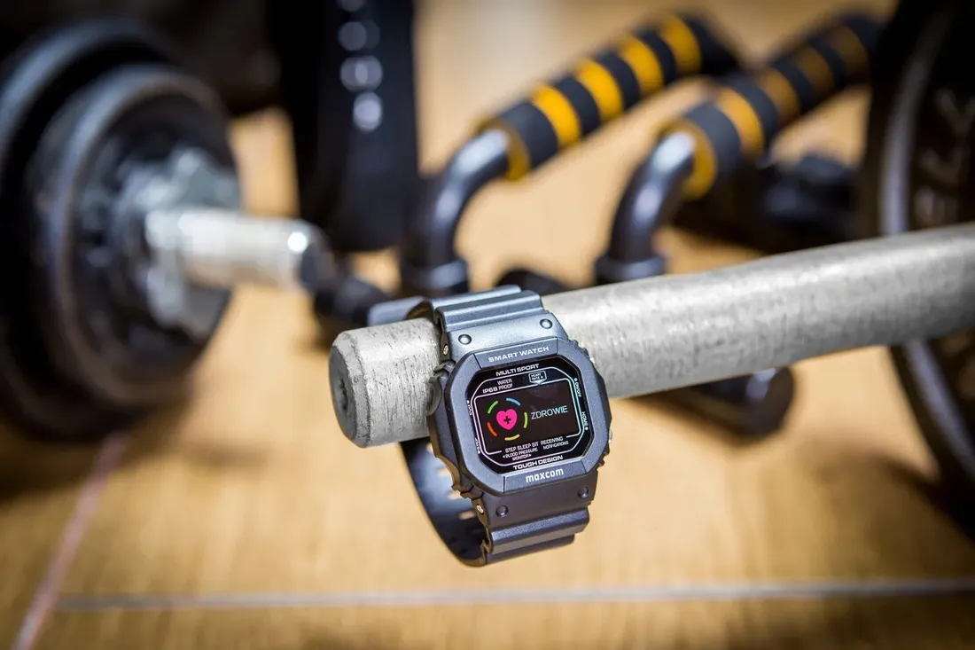 smartwatch-maxcom-fit-fw22-retro-ip68