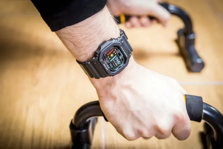 smartwatch-maxcom-fit-fw22-retro-style-wysokosc-koperty-55-mm