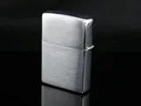 zippo-brushed-chrome-plus-benzyna-125ml-marka-zippo