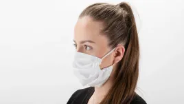 maseczka-ochronna-na-twarz-wielorazowego-uzytku-kropeczki