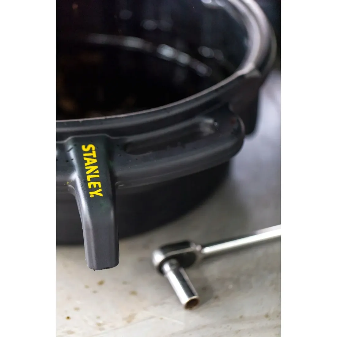 stanley-zlewarka-do-oleju-stht80878-1