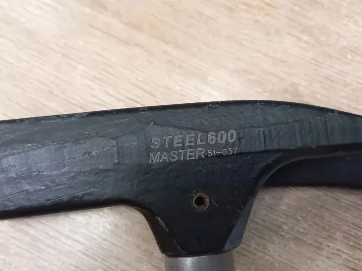 st-mlotek-ciesielski-steelmaster-waga-z-opakowaniem-0-6-kg-marka-stanley