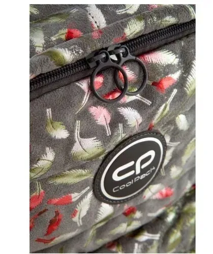 miejski-plecak-coolpack-ruby-glam-feathers-piorka-kolor-czerwony-rozowy-odcienie-szarosci-i-srebra-zielony-wielokolorowy