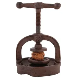 zeliwny-dziadek-do-orzechow-mocny-wytrzymaly-solidny-prezent-esschert