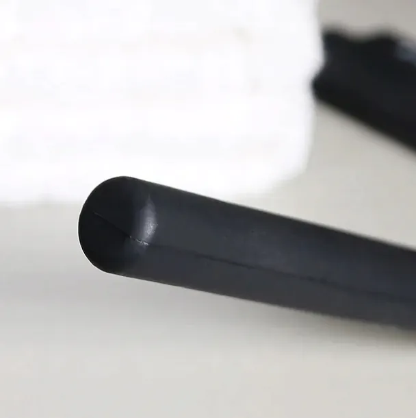 ag655b-sciagaczka-do-wody-czarna-zastosowanie-do-szyb-i-luster