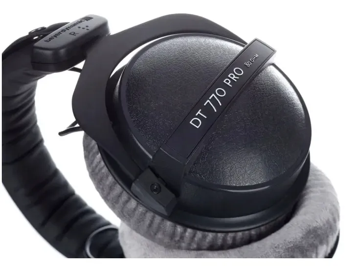 beyerdynamic-dt-770-pro-80-ohm-sluchawki-studyjne-zalaczone-wyposazenie-adapter-jack-6-3-mm
