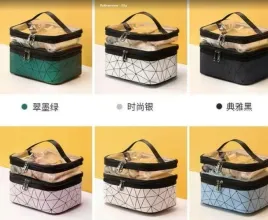 da110b-kosmetyczka-kuferek-srebrny