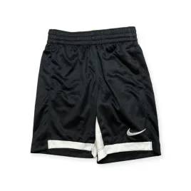 krotkie-spodenki-dla-chlopca-nike-logo-s