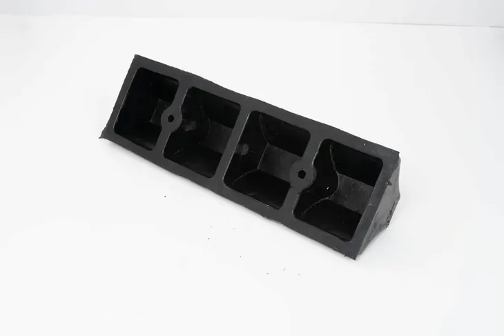 ogranicznik-parkingowy-separator-prog-47-cm-waga-z-opakowaniem-2-5-kg