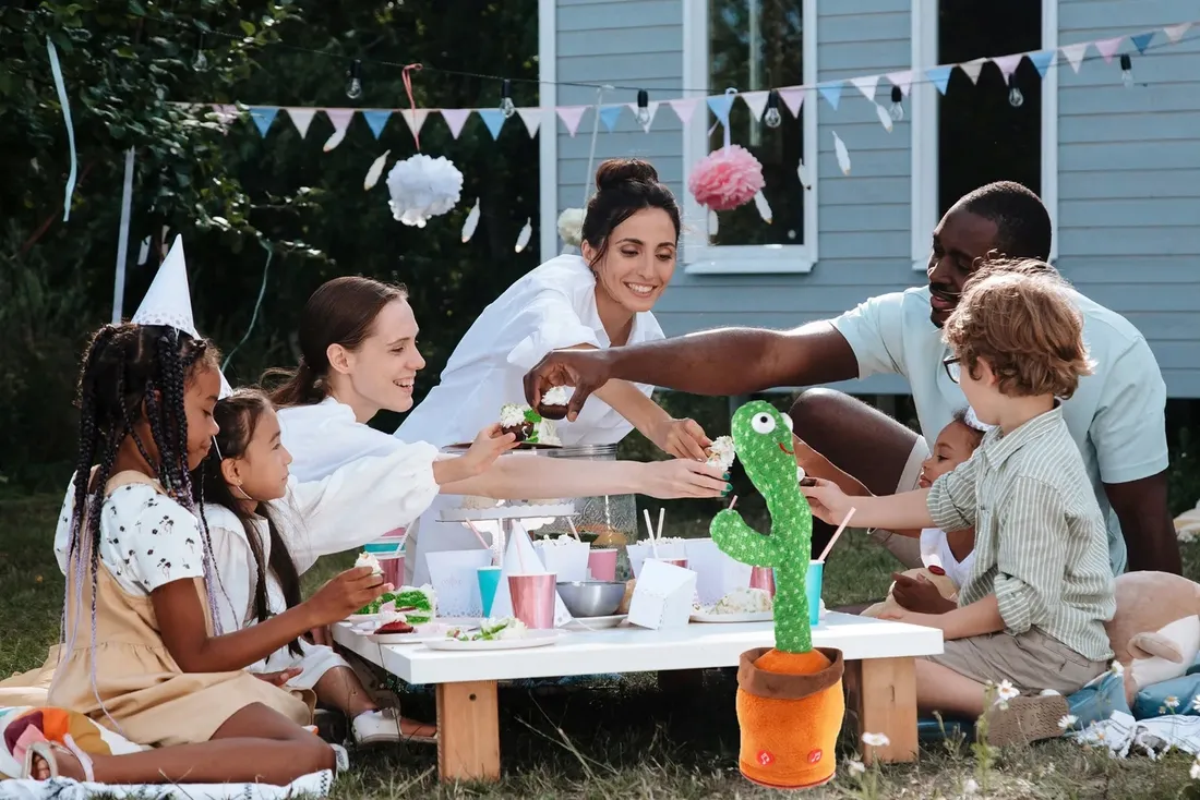 kaktus-spiewajacy-tanczacy-led-powtarza-zabwkowy-smieszny-impreza