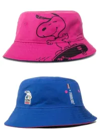 dwustronny-kapelusz-levi-s-x-peanuts-snoopy-s