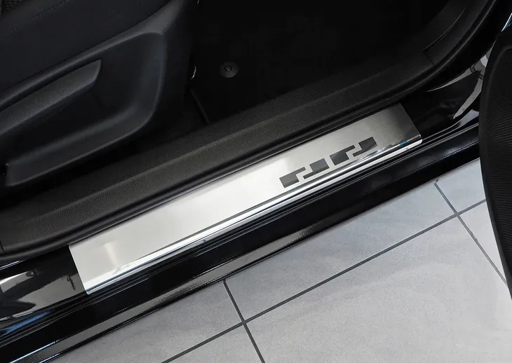 nakladki-ochronne-na-progi-listwy-progowe-do-seat-ateca-2016-stan-nowy