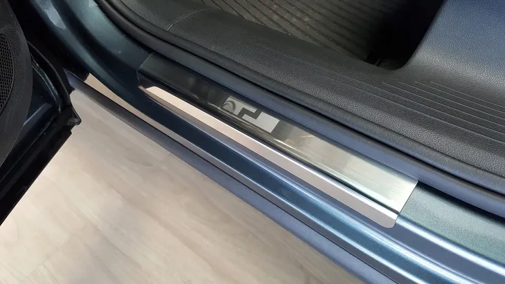 nakladki-ochronne-na-progi-listwy-progowe-do-seat-ateca-2016-producent-alu-frost-numer-katalogowy-producenta-08-0583