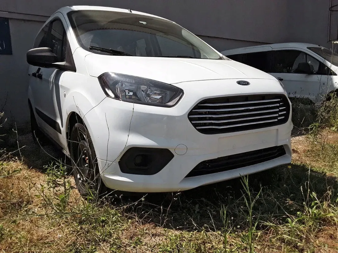 listwy-atrapy-grill-ford-transit-courier-2017
