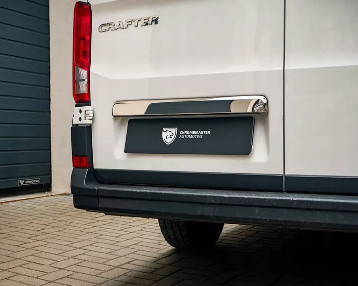 listwa-tylnej-klapy-nad-tablice-rejestracyjna-do-vw-e-crafter-2017-producent-omtec