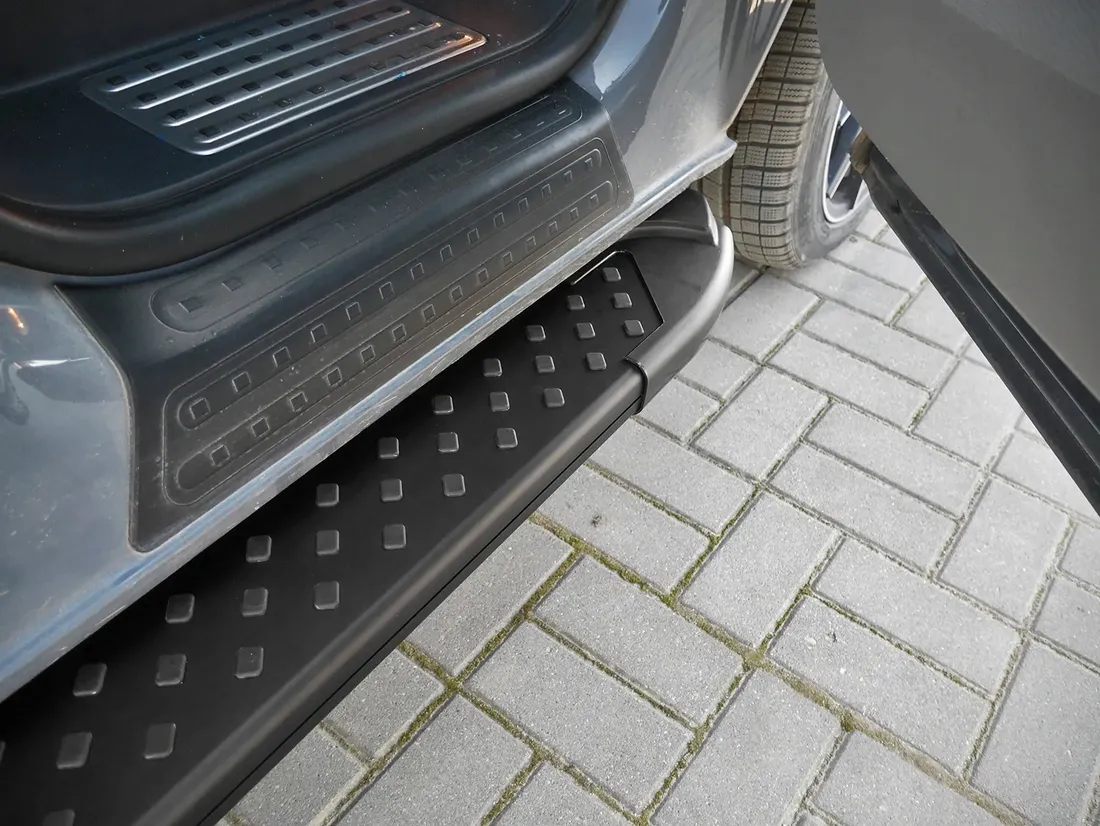 stopnie-boczne-progi-ford-kuga-2008-2012-stan-nowy