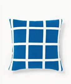 poszewka-na-poduszke-edison-niebieska-krata-westwing-45x45-cm