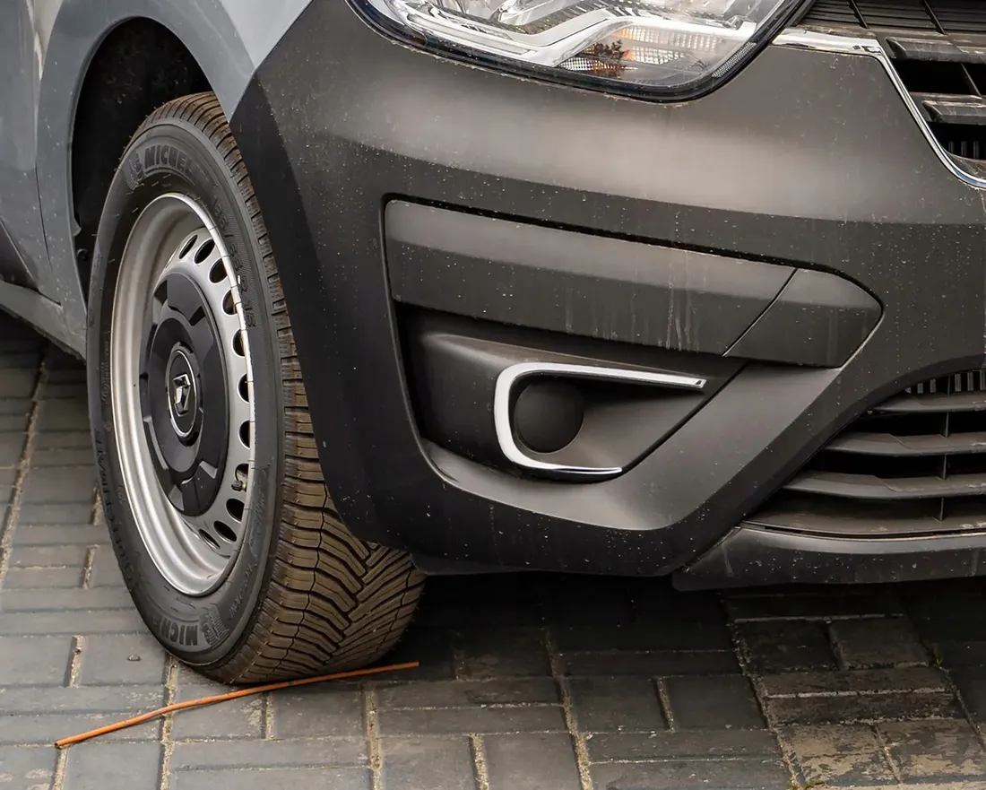 ramki-halogenow-przednich-renault-express-2020-