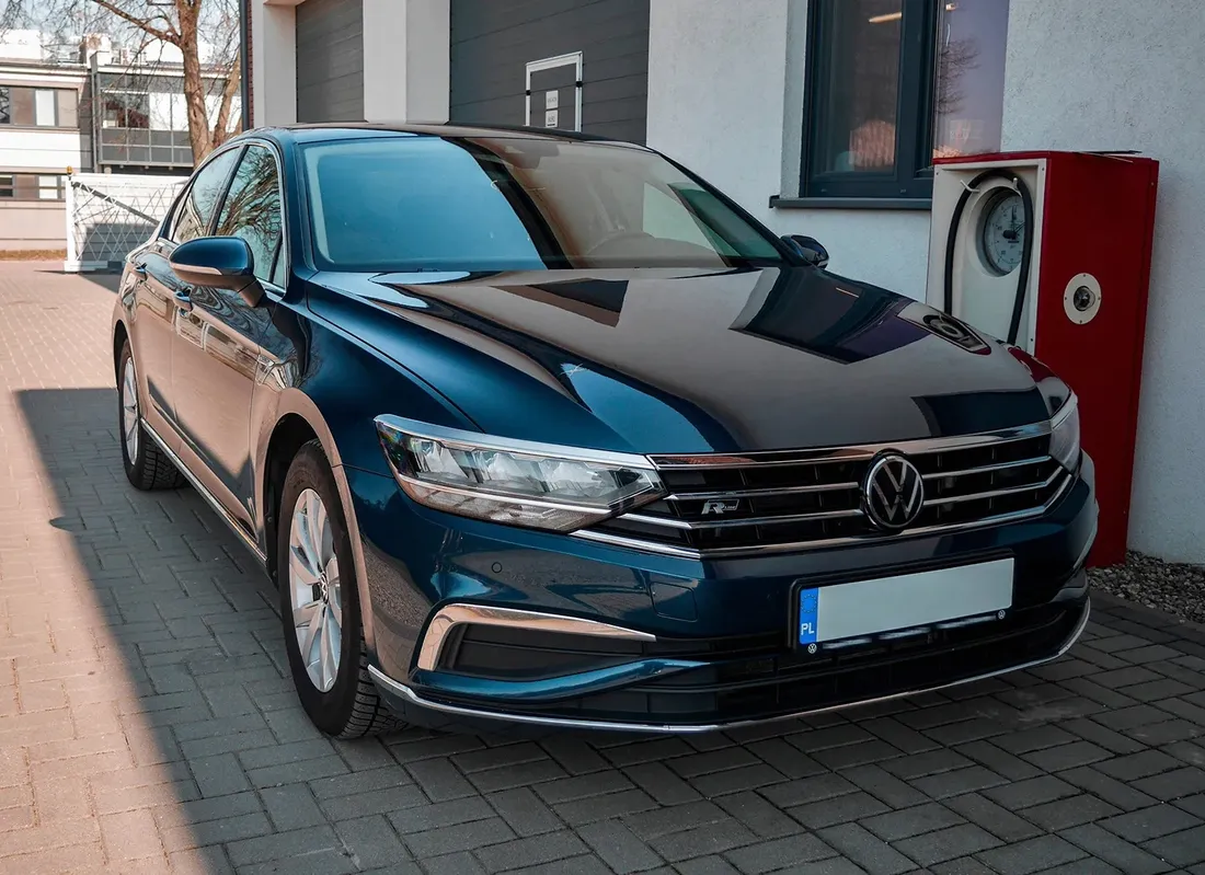 listwy-ramki-halogenow-swiatel-do-vw-passat-b8-2019-2023-stan-nowy