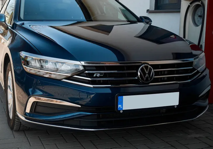 listwy-ramki-halogenow-swiatel-do-vw-passat-b8-2019-2023-stan-nowy-numer-katalogowy-producenta-7545103f